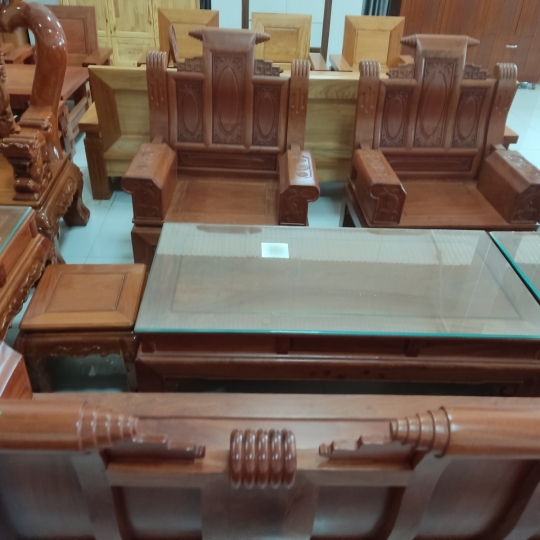 Bộ sofa gỗ , bàn mặt kính