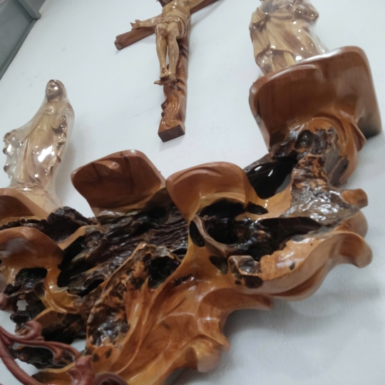 Kệ gỗ thờ Chúa 